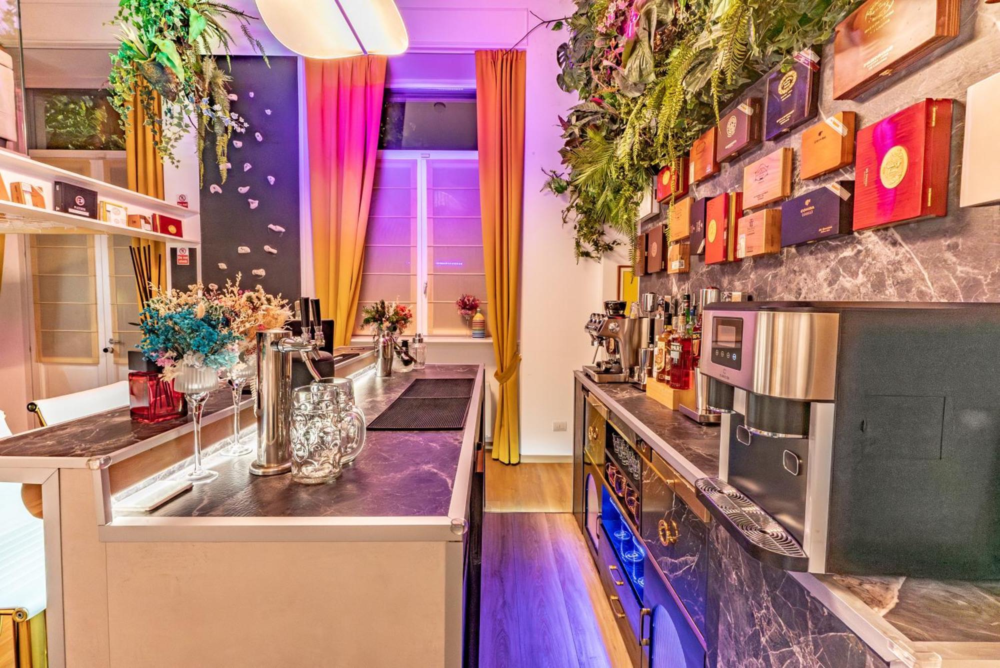 Luxe & Central Haven - Jacuzzi, Sauna, Steam, Private Parking Комо Екстериор снимка