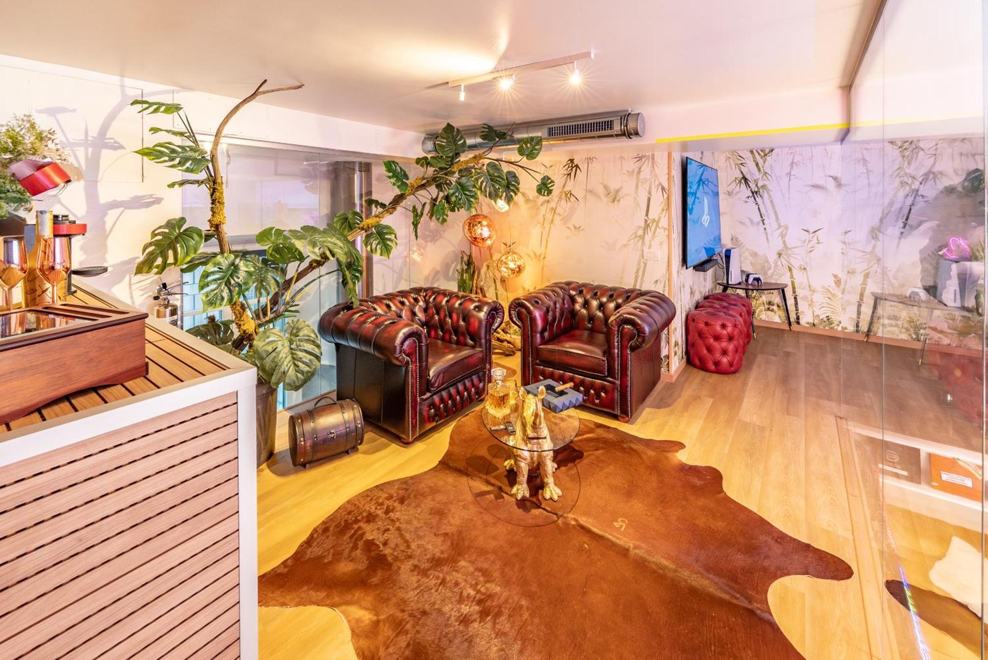 Luxe & Central Haven - Jacuzzi, Sauna, Steam, Private Parking Комо Екстериор снимка