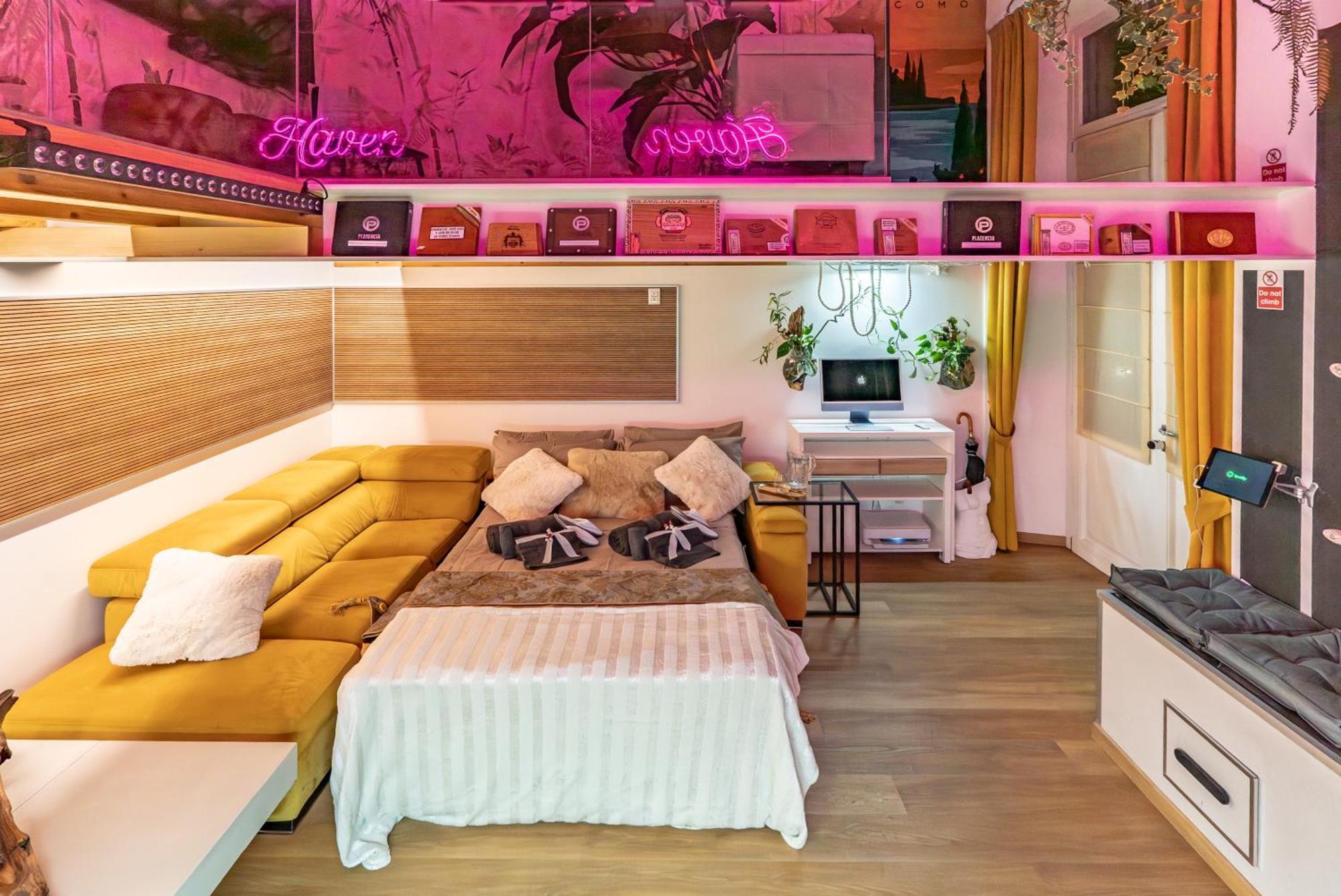 Luxe & Central Haven - Jacuzzi, Sauna, Steam, Private Parking Комо Екстериор снимка