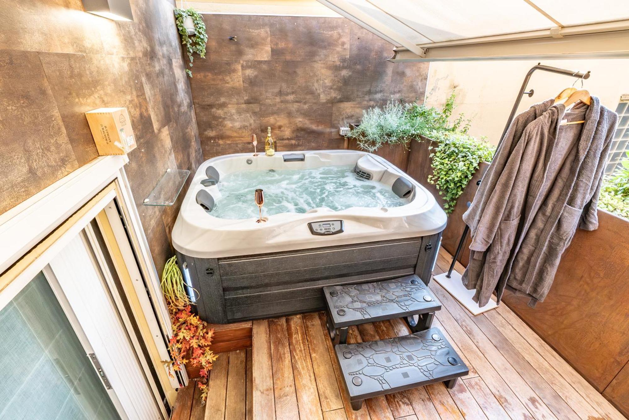 Luxe & Central Haven - Jacuzzi, Sauna, Steam, Private Parking Комо Екстериор снимка