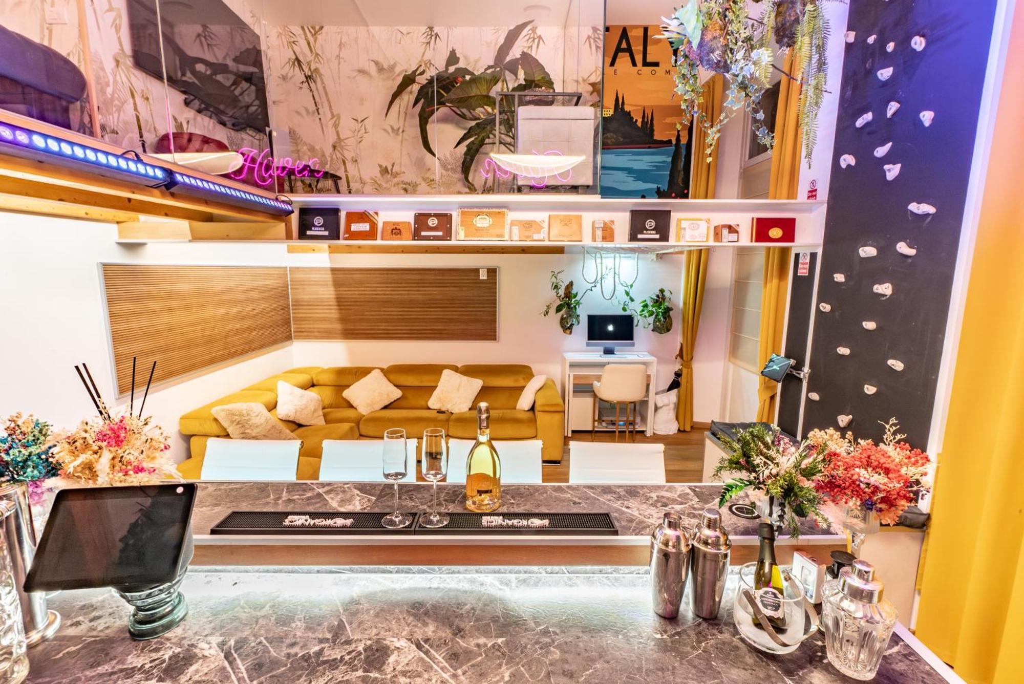 Luxe & Central Haven - Jacuzzi, Sauna, Steam, Private Parking Комо Екстериор снимка