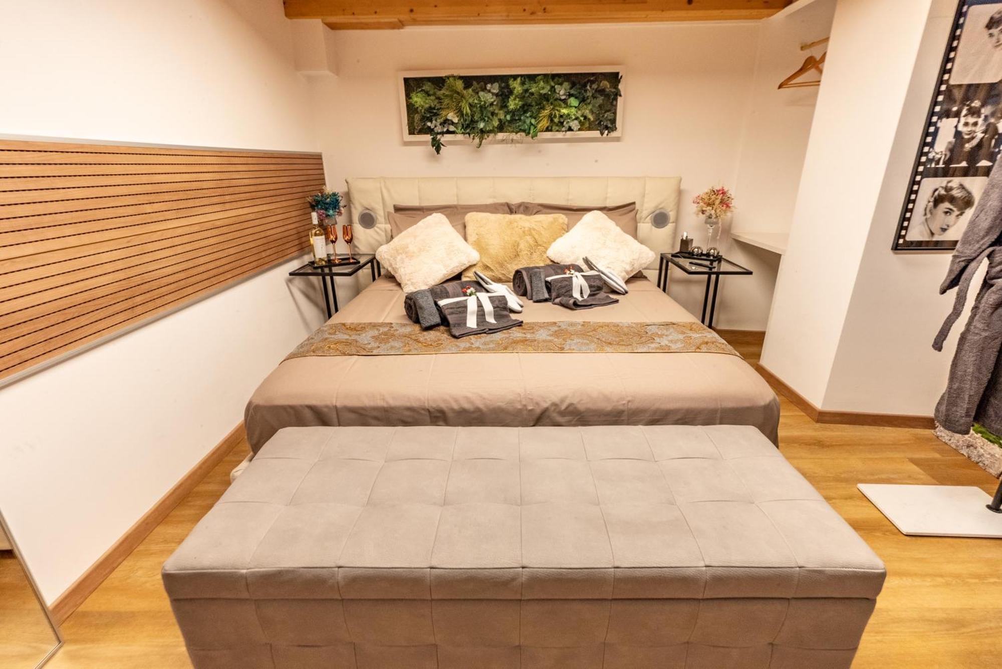 Luxe & Central Haven - Jacuzzi, Sauna, Steam, Private Parking Комо Екстериор снимка