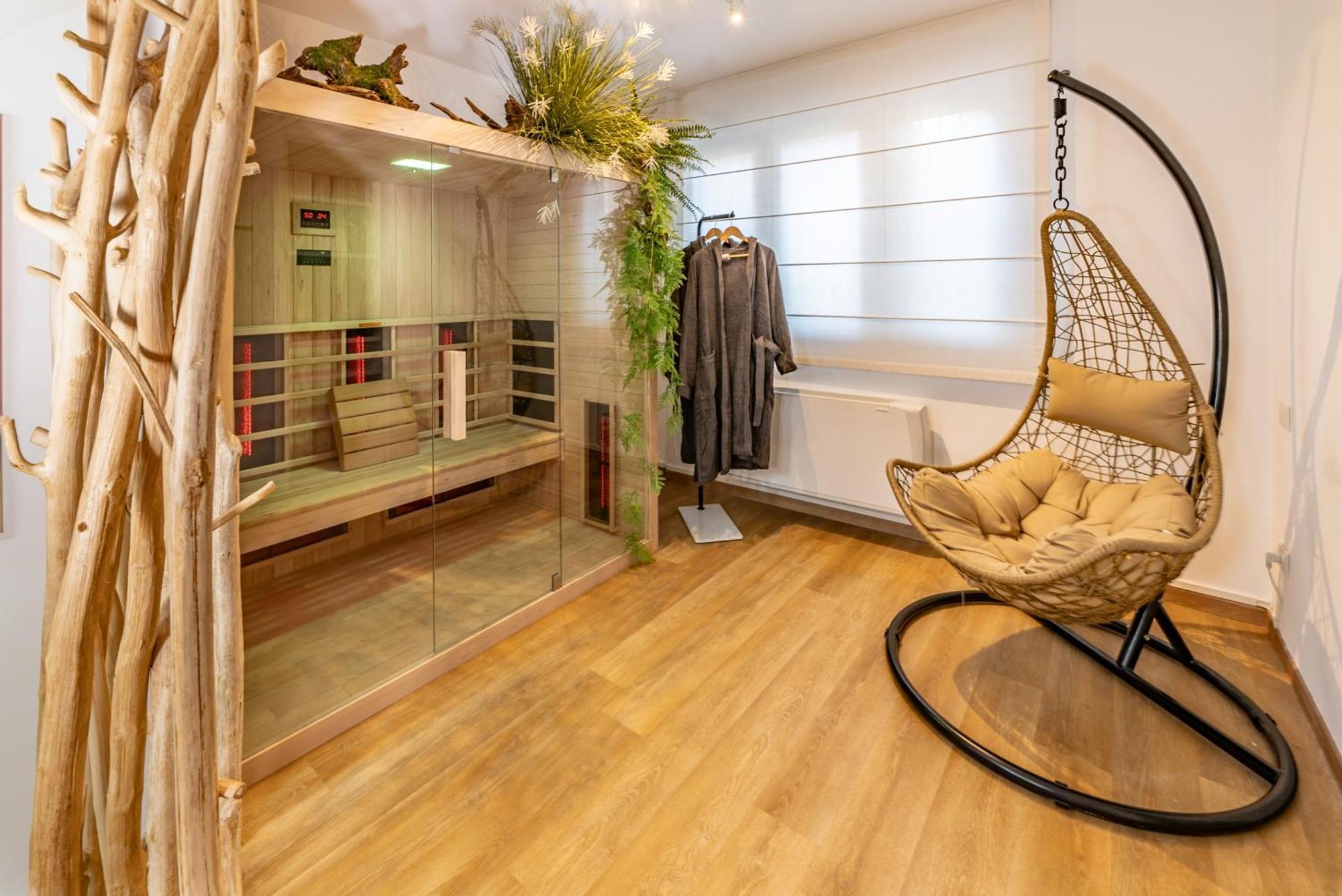 Luxe & Central Haven - Jacuzzi, Sauna, Steam, Private Parking Комо Екстериор снимка