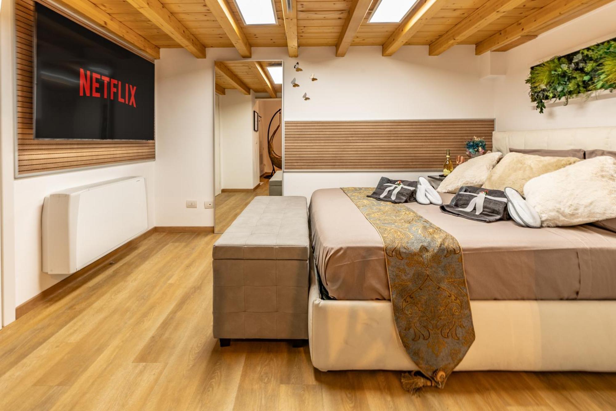 Luxe & Central Haven - Jacuzzi, Sauna, Steam, Private Parking Комо Екстериор снимка