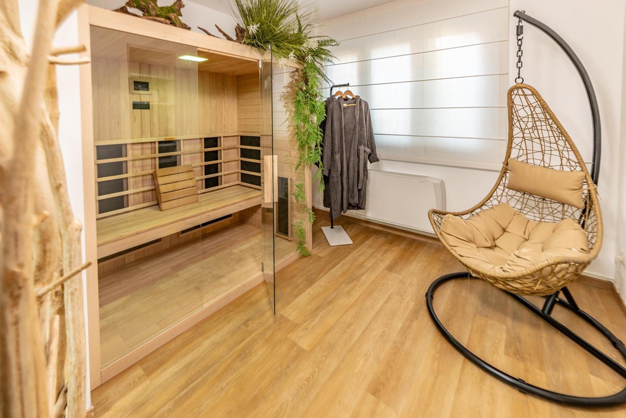 Luxe & Central Haven - Jacuzzi, Sauna, Steam, Private Parking Комо Екстериор снимка